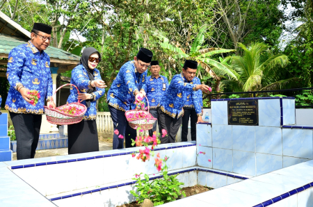 ZIARAH MAKAM PERINTIS PROVINSI GORONTALO