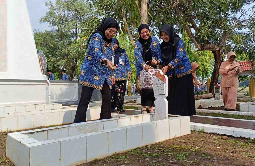 ZIARAH MAKAM PAHLAWAN