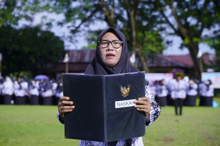 BACA TEKS PEMBUKAAN UUD 1945