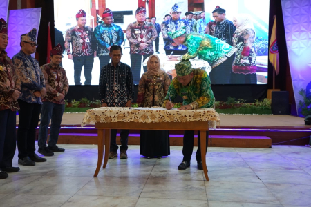 TANDATANGANI KESEPAKATAN PEMBANGUNAN BATALYON