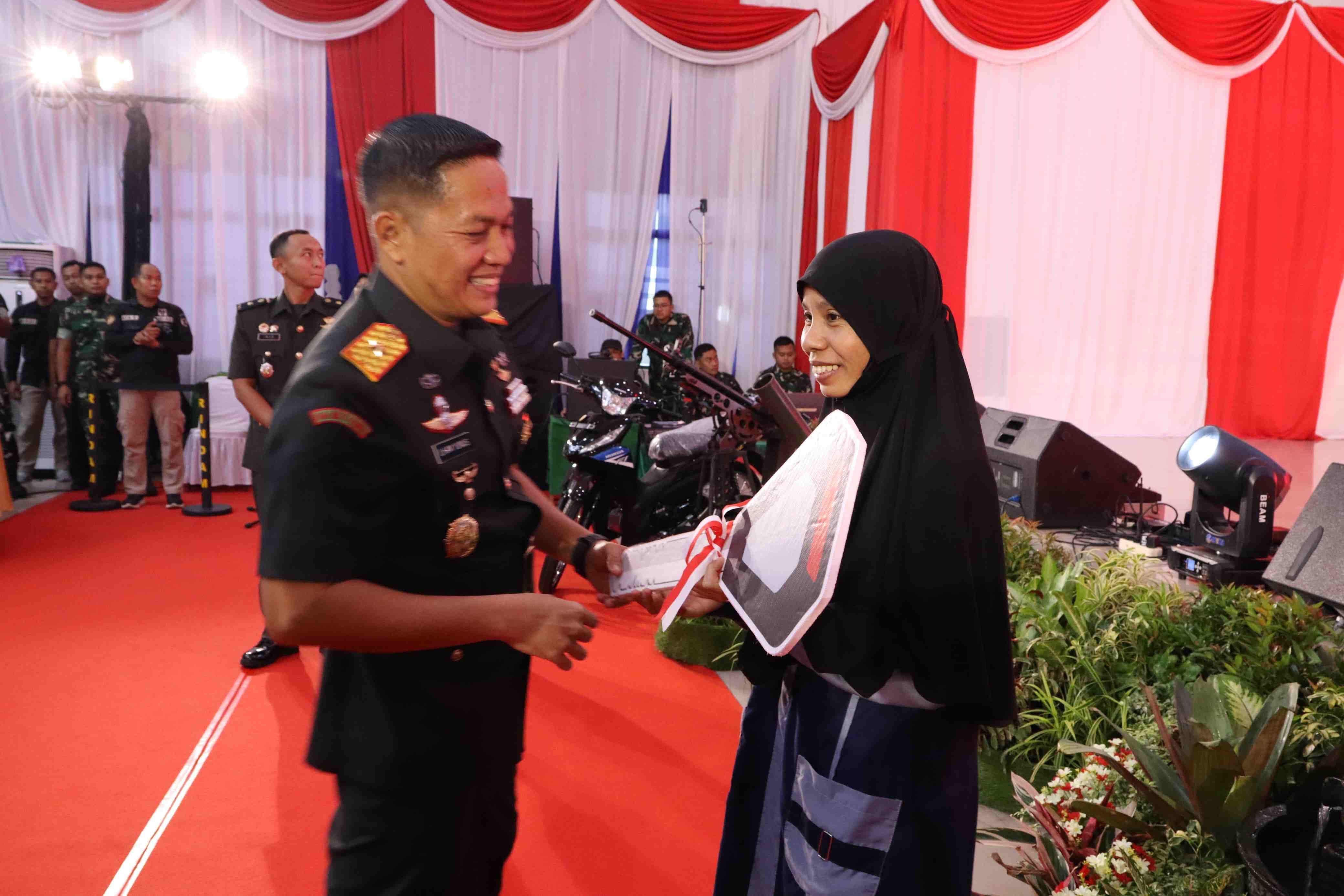 SERAHKAN SIMBOLIS KUNCI RUMAH