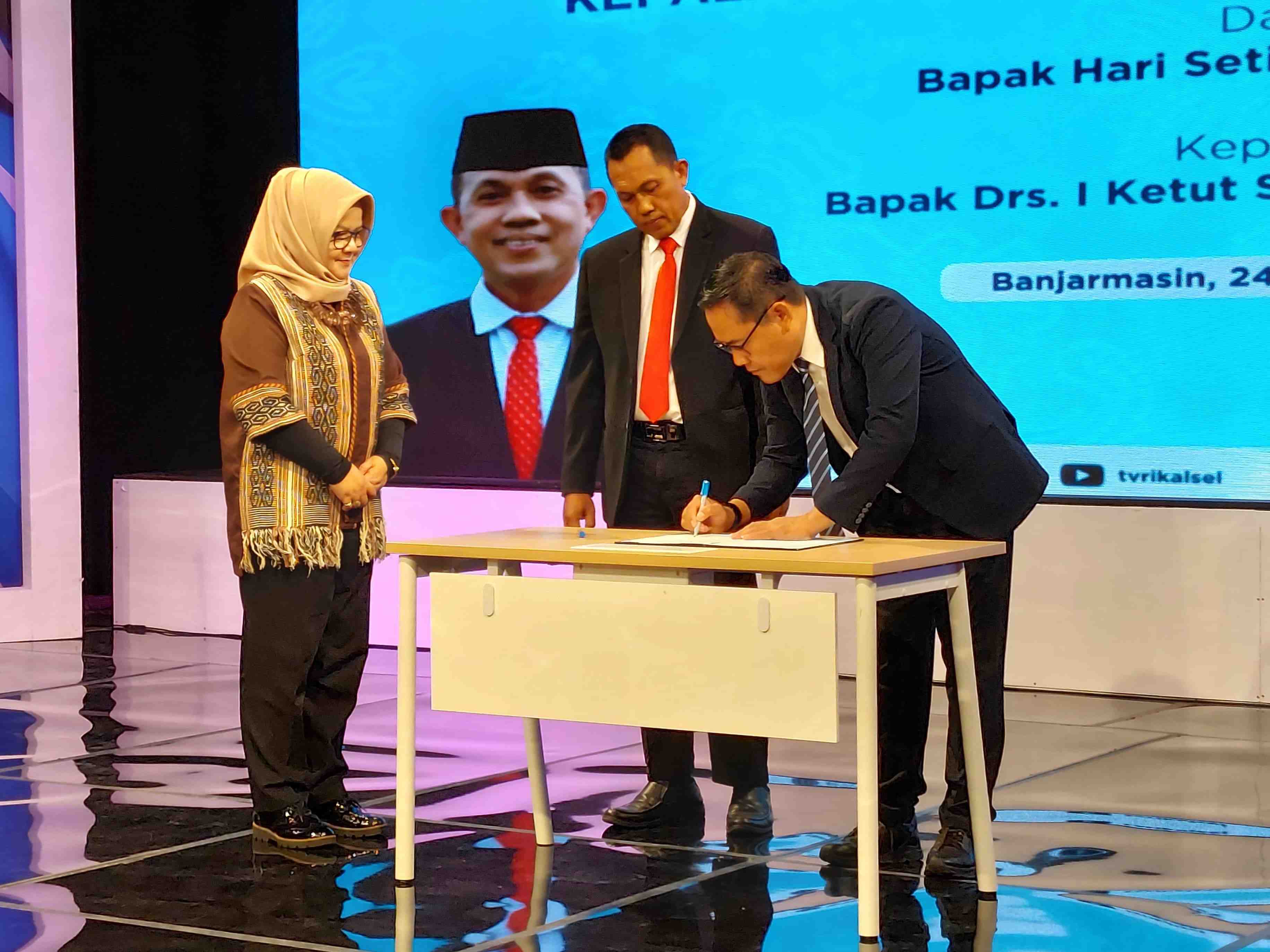 TANDA TANGANI BERITA ACARA