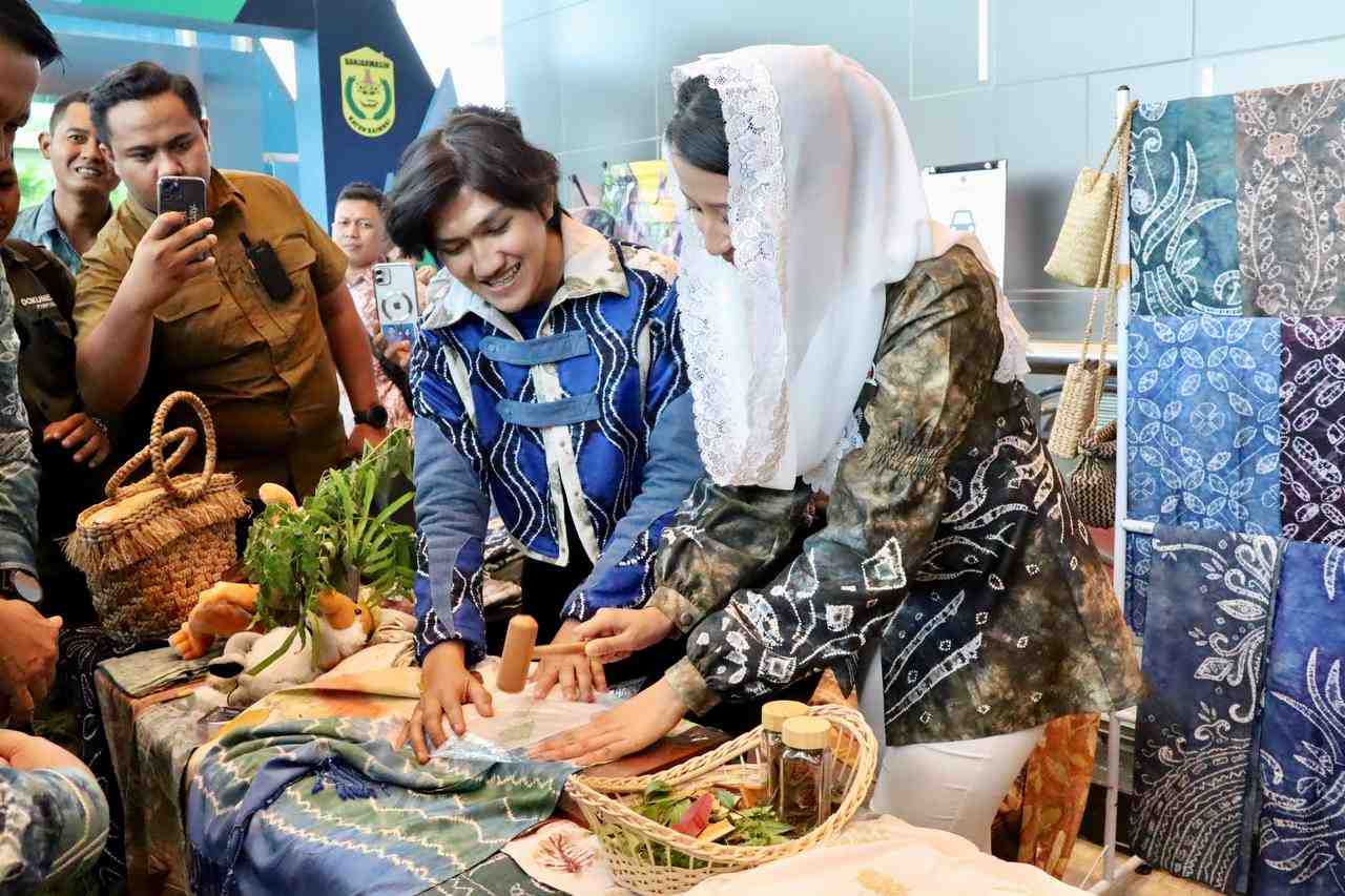 MEMBUAT MOTIF KAIN SASIRANGAN