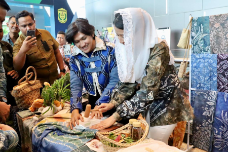 MEMBUAT MOTIF KAIN SASIRANGAN
