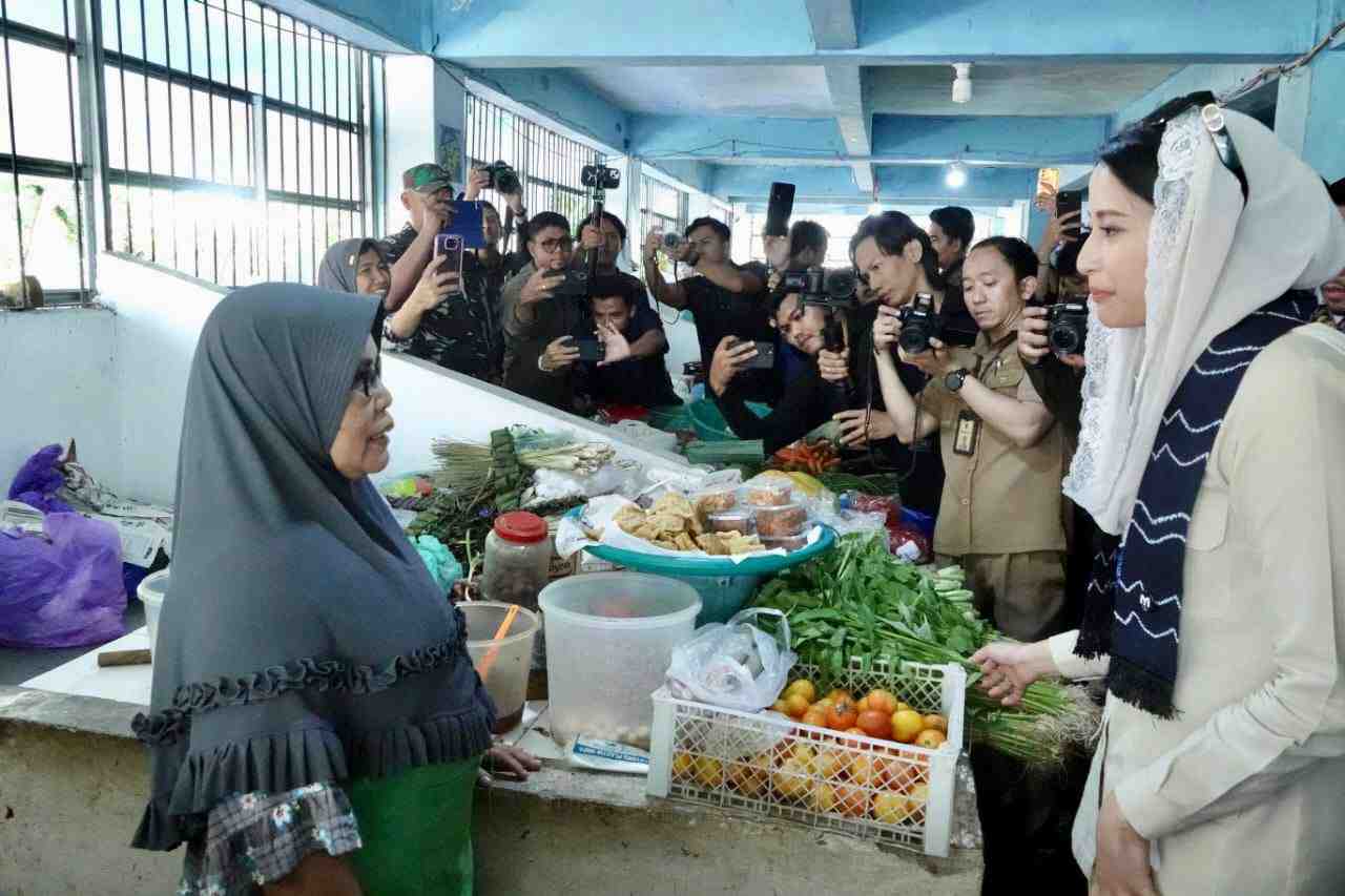 BERBINCANG DENGAN PEDAGANG