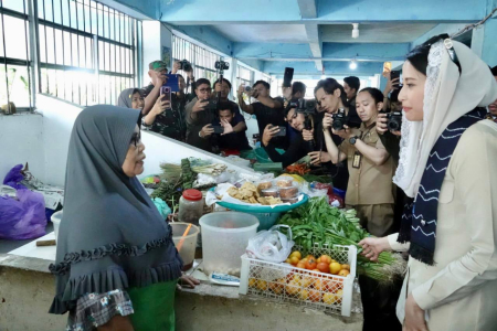 BERBINCANG DENGAN PEDAGANG