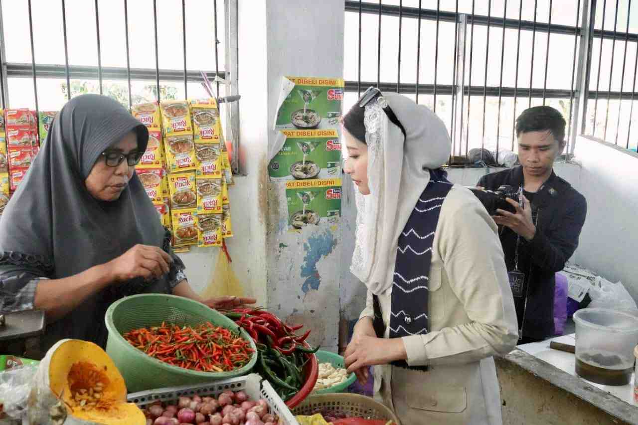 BERBINCANG DENGAN PEDAGANG