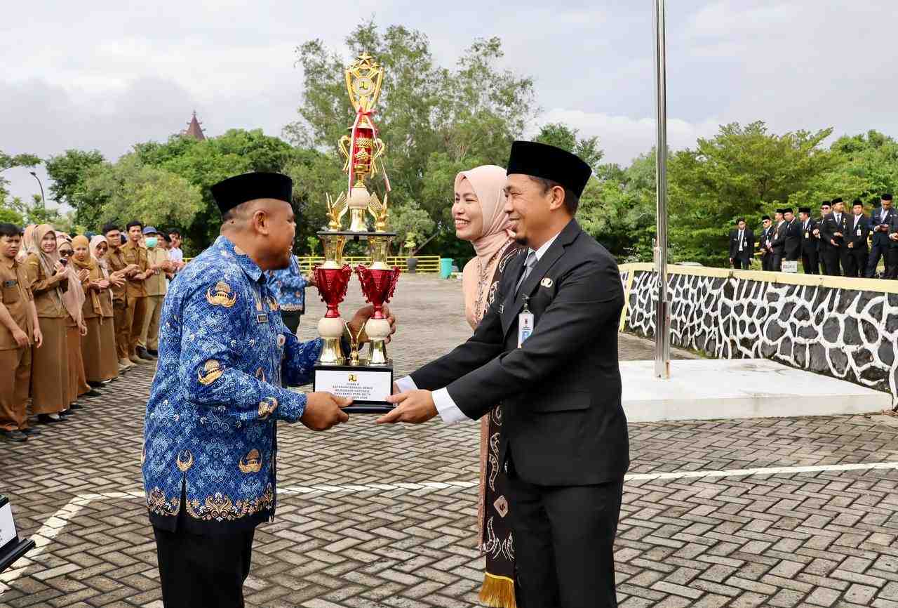 SERAHKAN TROPI TURNAMEN GATEBALL