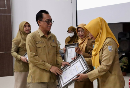 SERAHKAN SERTIFIKAT KEAMANAN PJAS KE SDN JAWA 5