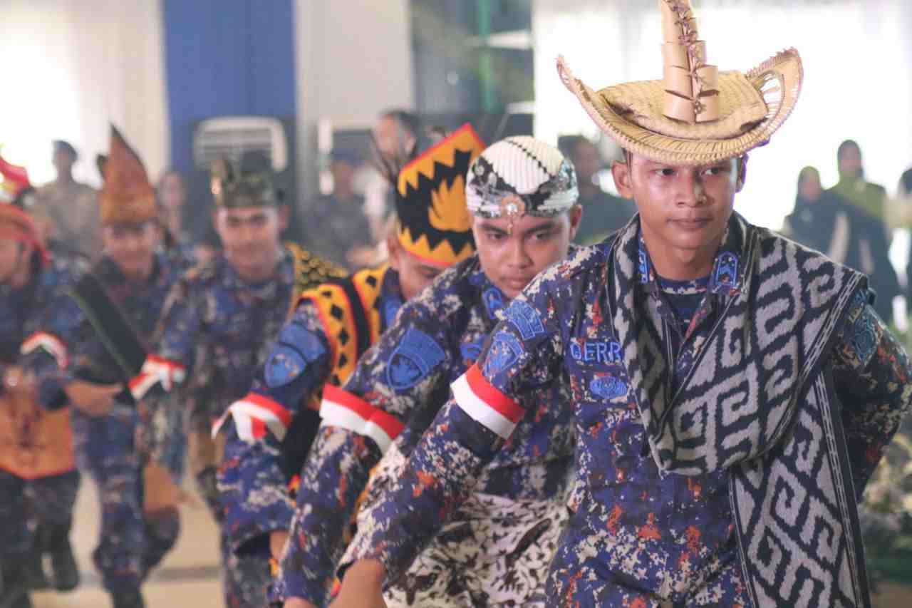 TAMPILKAN TARIAN DAERAH
