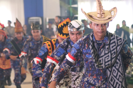 TAMPILKAN TARIAN DAERAH