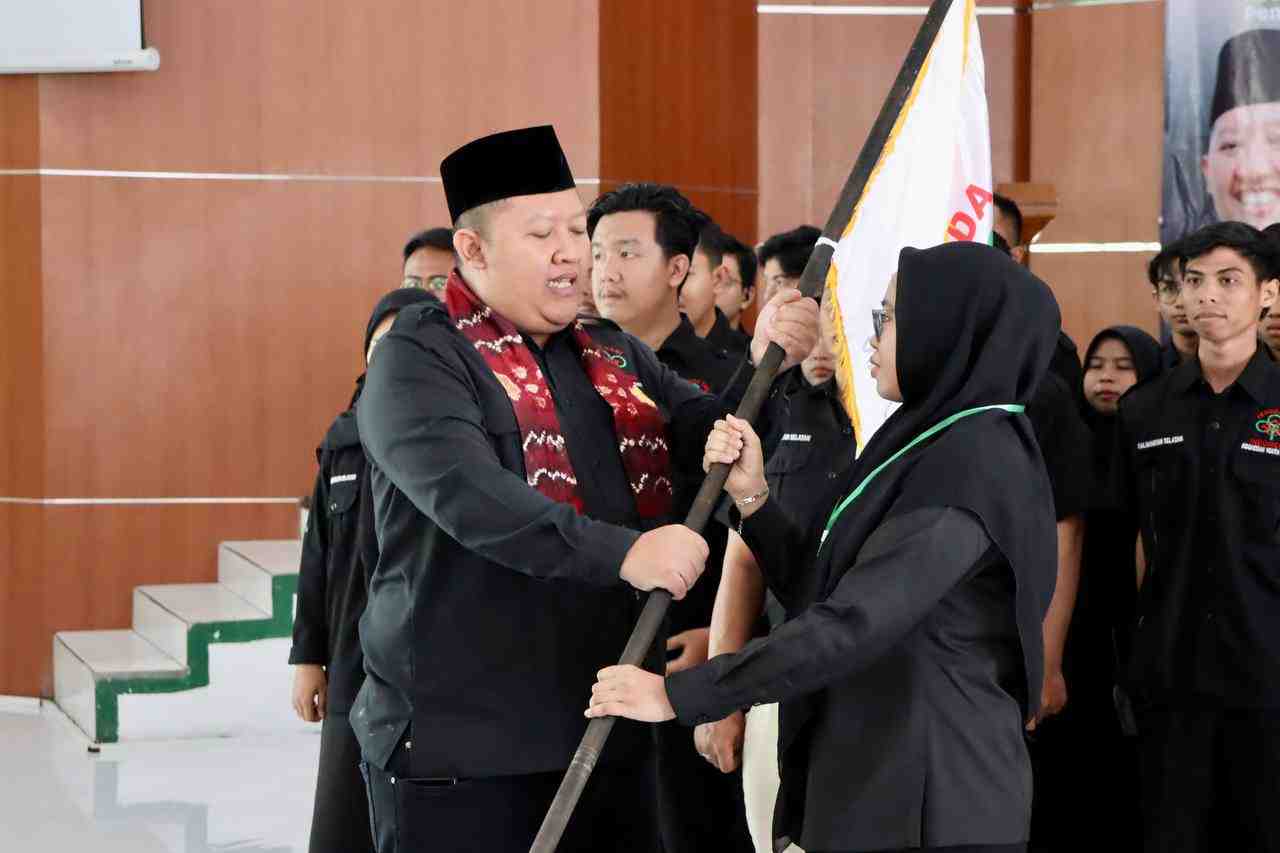 SERAHKAN BENDERA PATAKA