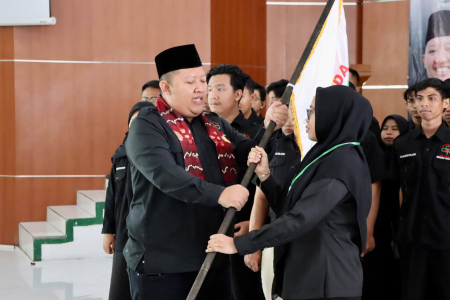 SERAHKAN BENDERA PATAKA
