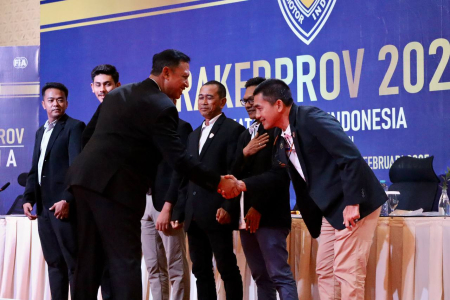 LANTIK DUA PENGURUS IMI