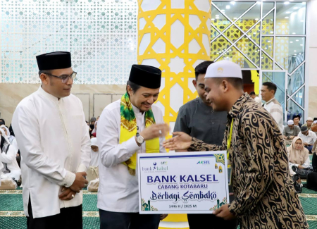 SERAHKAN BANTUAN PAKET SEMBAKO