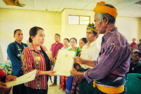 PENYERAHAN SERTFIKAT REFORMA AGRARIA