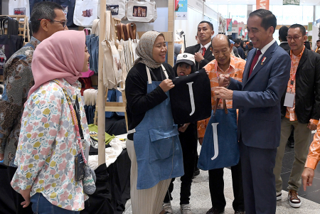 PRESIDEN JOKOWI KUNJUNGI INACRAFT 2024