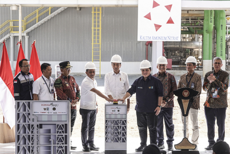 PRESIDEN RESMIKAN PABRIK AMONIUM NITRAT DI BONTANG