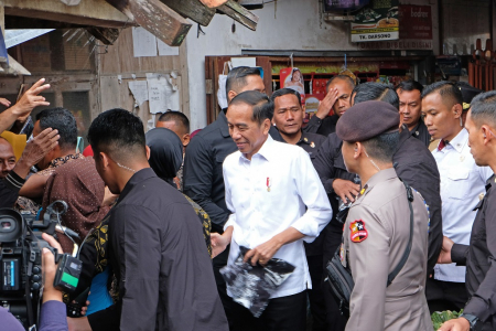 PRESIDEN JOKOWI KUNJUNGI PASAR MUNGKID