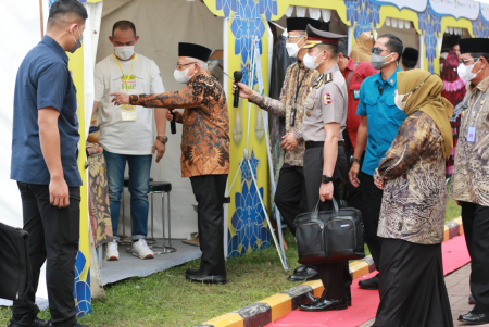 WAPRES KUNJUNGI STAN SASIRANGAN 