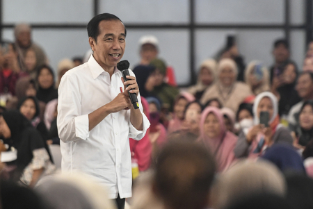 PRESIDEN BAGIKAN BERAS DI TANGERANG SELATAN