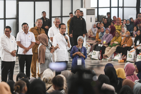 PRESIDEN BAGIKAN BERAS DI TANGERANG SELATAN