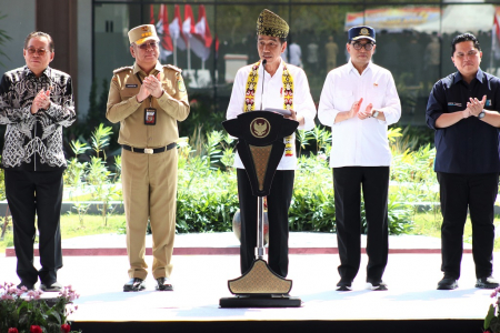 PRESIDEN RESMIKAN BANDARA SINGKAWANG