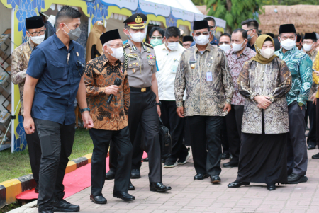 KUNJUNGI STAN NASIONAL HALAL FAIR
