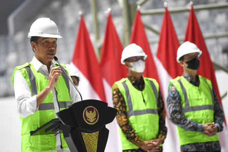 PENYELESAIAN AKHIR ATAP INDOOR MULTIFUNCTION STADIUM