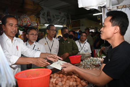 PRESIDEN JOKOWI KUNJUNGI PASAR JOHAR BARU