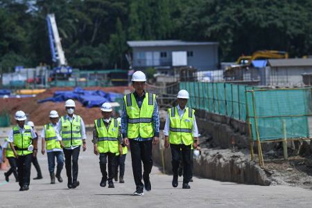 PRESIDEN MENINJAU PROYEK MRT FASE 2A