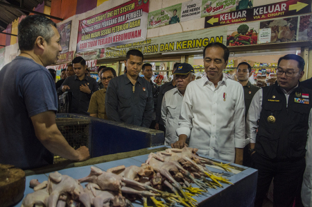 PRESIDEN JOKOWI KUNJUNGI PASAR CIHAPIT BANDUNG