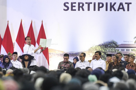 PRESIDEN SERAHKAN 3000 SERTIFIKAT TANAH
