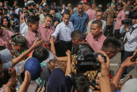 PRESIDEN TINJAU PASAR MENTENG PULO