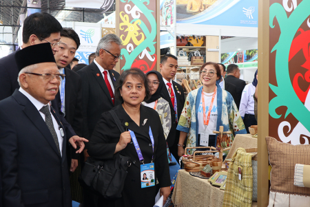 WAPRES KUNJUNGI STAN INDONESIA DI CAEXPO