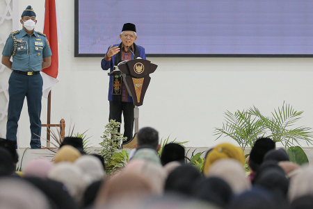 WAPRES TERIMA GELAR BAPAK EKONOMI SYARIAH