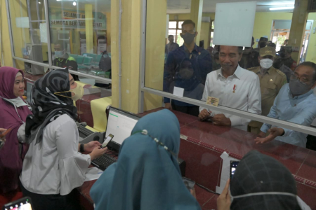 PRESIDEN TINJAU PELAYANAN RSUD ARIFIN ACHMAD PROVINSI RIAU