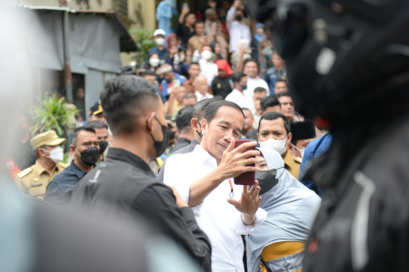 PRESIDEN WEFIE BERSAMA WARGA DI PASAR BAWAH PEKANBARU