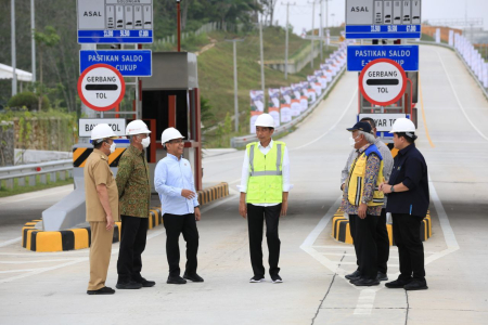 PRESIDEN TINJAU TOL PEKANBARU-BANGKINANG
