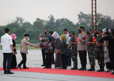WAKIL PRESIDEN  TIBA DI PEKANBARU