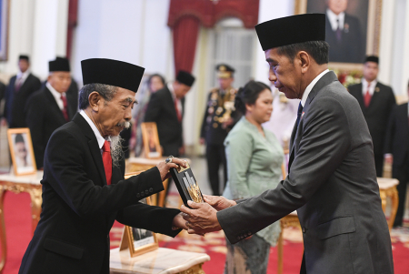 PEMBERIAN GELAR PAHLAWAN NASIONAL