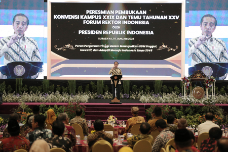 PRESIDEN HADIRI FORUM REKTOR INDONESIA DI SURABAYA