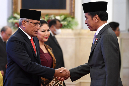 PRESIDEN JOKOWI LANTIK KEPALA BNN MARTHINUS HUKOM
