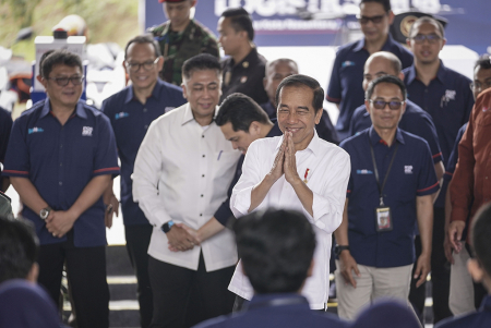PRESIDEN LUNCURKAN NUSANTARA LOGISTICS HUB POS INDONESIA