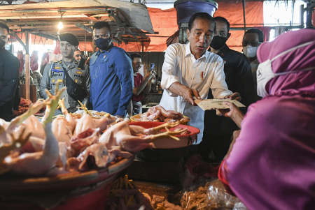 PRESIDEN KUNJUNGI PASAR MINGGU