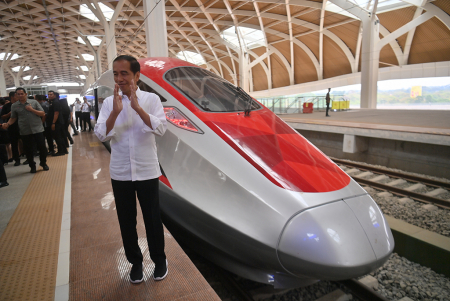 PRESIDEN UJI COBA KERETA CEPAT JAKARTA-BANDUNG