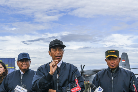 PRESIDEN HADIRI SERAH TERIMA ALUTSISTA PESAWAT KE TNI