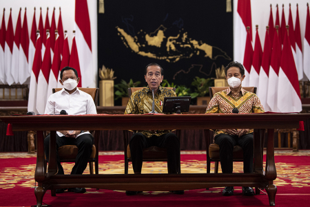 PRESIDEN JOKO WIDODO MENCABUT KEBIJAKAN PPKM
