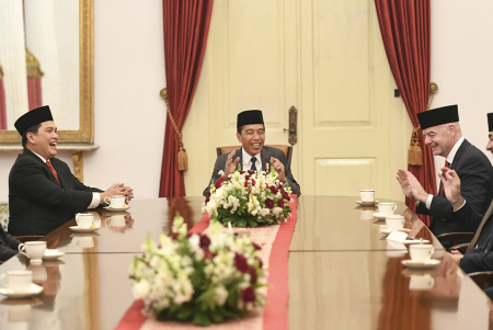 PRESIDEN FIFA TERIMA TANDA BINTANG JASA