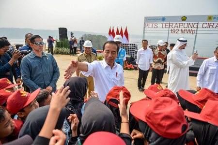 PRESIDEN RESMIKAN PLTS TERAPUNG CIRATA